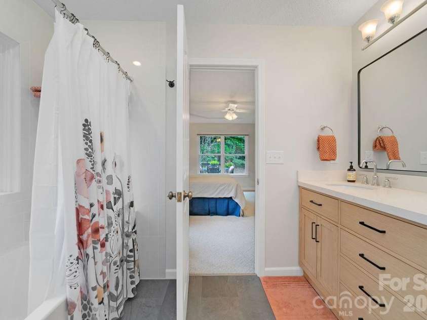 542 Soquili Drive, Brevard, NC 28712.  MLS# CAR4412344, YatesRealty ID 43149. 