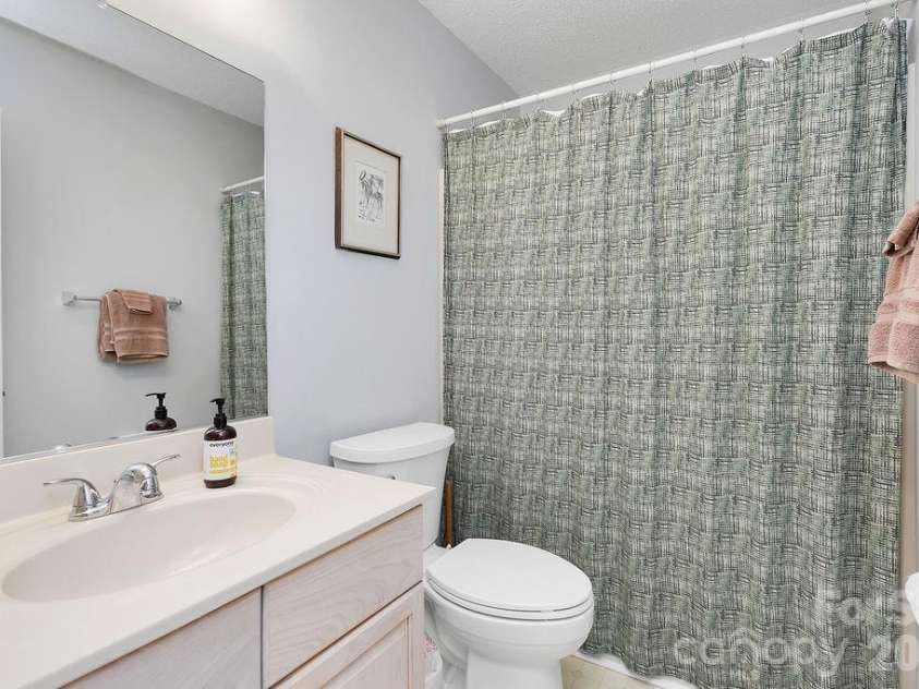 542 Soquili Drive, Brevard, NC 28712.  MLS# CAR4412344, YatesRealty ID 43149. 