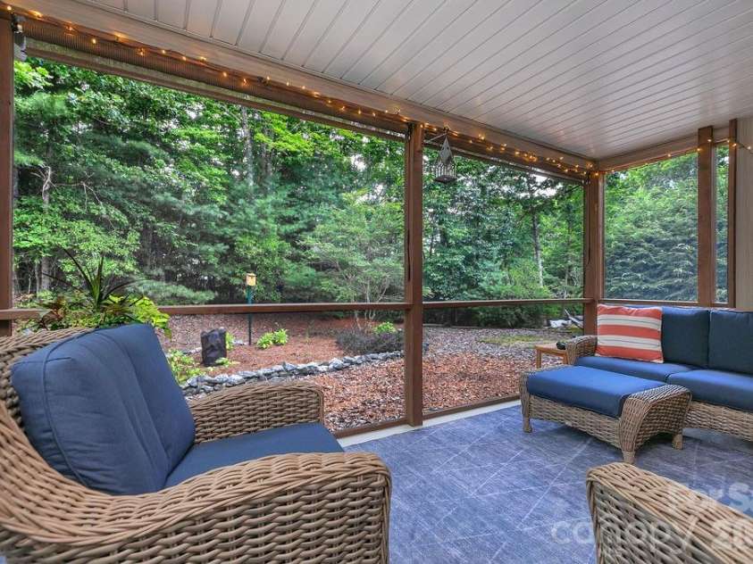 542 Soquili Drive, Brevard, NC 28712.  MLS# CAR4412344, YatesRealty ID 43149. 