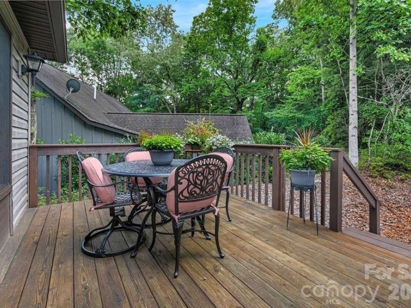 542 Soquili Drive, Brevard, NC 28712.  MLS# CAR4412344, YatesRealty ID 43149. 