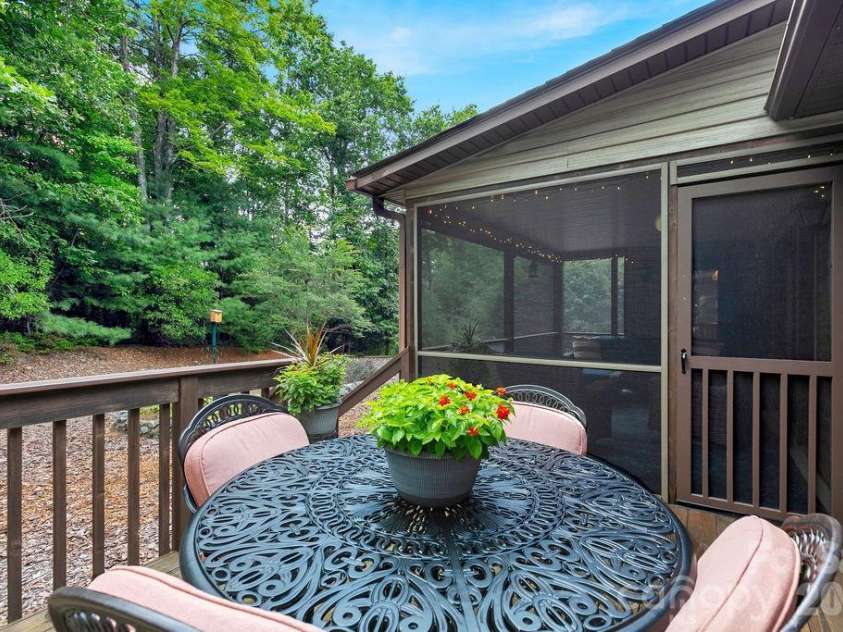 542 Soquili Drive, Brevard, NC 28712.  MLS# CAR4412344, YatesRealty ID 43149. 