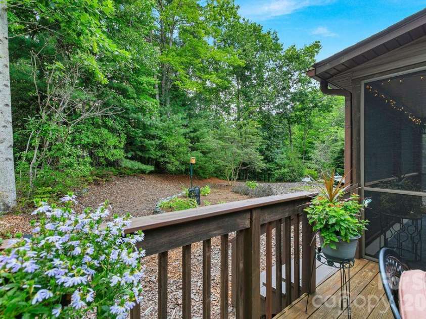 542 Soquili Drive, Brevard, NC 28712.  MLS# CAR4412344, YatesRealty ID 43149. 