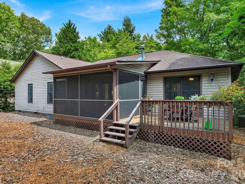 542 Soquili Drive, Brevard, NC 28712.  MLS# CAR4412344, YatesRealty ID 43149. 