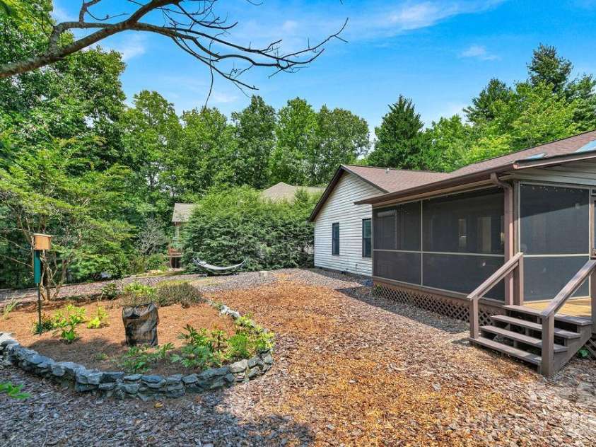 542 Soquili Drive, Brevard, NC 28712.  MLS# CAR4412344, YatesRealty ID 43149. 