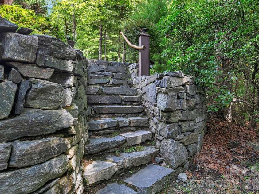 542 Soquili Drive, Brevard, NC 28712.  MLS# CAR4412344, YatesRealty ID 43149. 