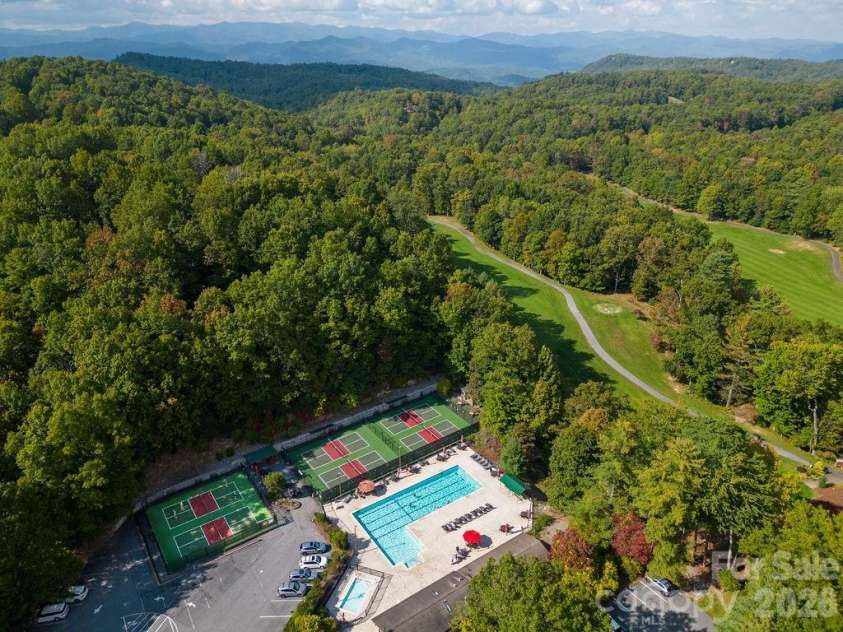542 Soquili Drive, Brevard, NC 28712.  MLS# CAR4412344, YatesRealty ID 43149. 