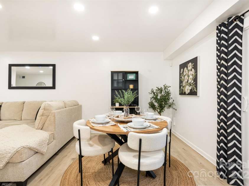 1635 Merry Oaks Road, Charlotte, NC 28205.  MLS# CAR4301961, YatesRealty ID 4315. 