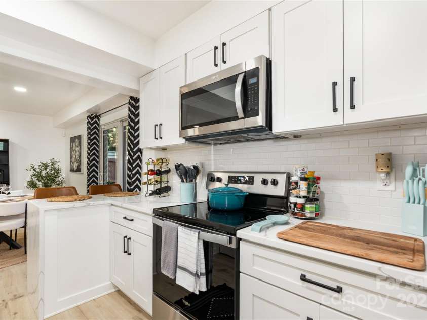 1635 Merry Oaks Road, Charlotte, NC 28205.  MLS# CAR4301961, YatesRealty ID 4315. 