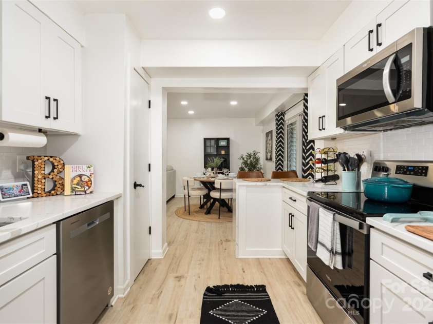 1635 Merry Oaks Road, Charlotte, NC 28205.  MLS# CAR4301961, YatesRealty ID 4315. 