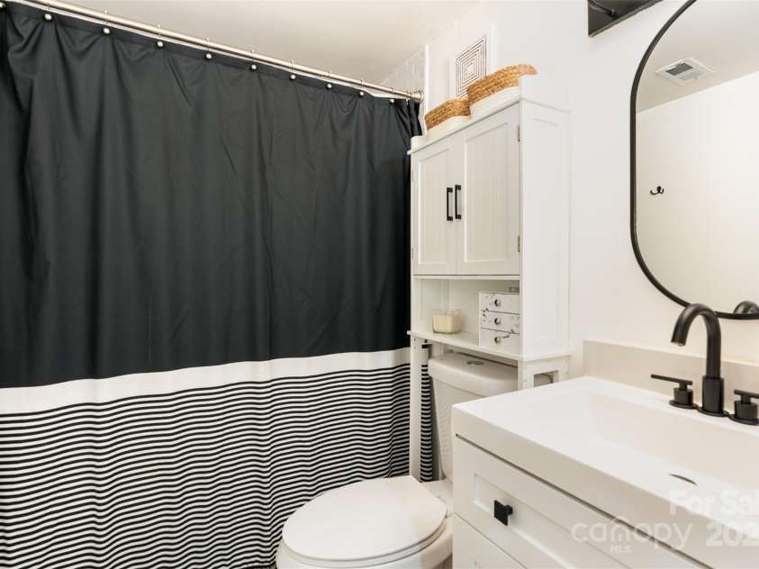 1635 Merry Oaks Road, Charlotte, NC 28205.  MLS# CAR4301961, YatesRealty ID 4315. 