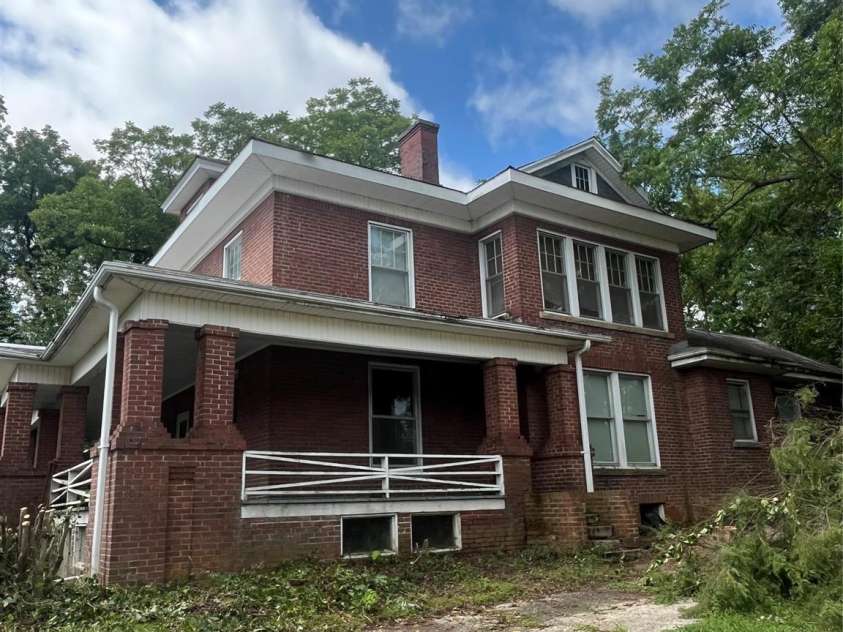 108 Harwood Street, Albemarle, NC 28001.  MLS# CAR4412247, YatesRealty ID 43150. 