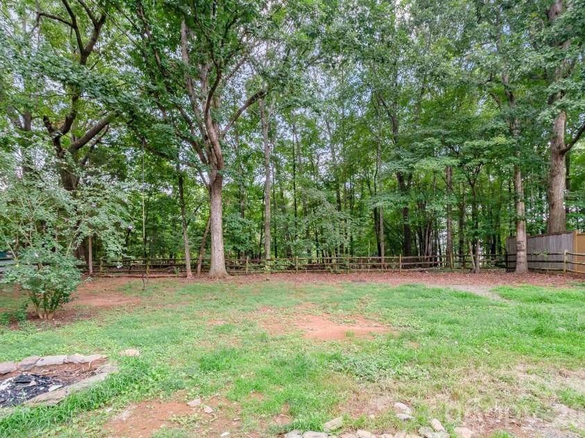 8425 Lochinvar Drive, Charlotte, NC 28227.  MLS# CAR4412621, YatesRealty ID 43152. 