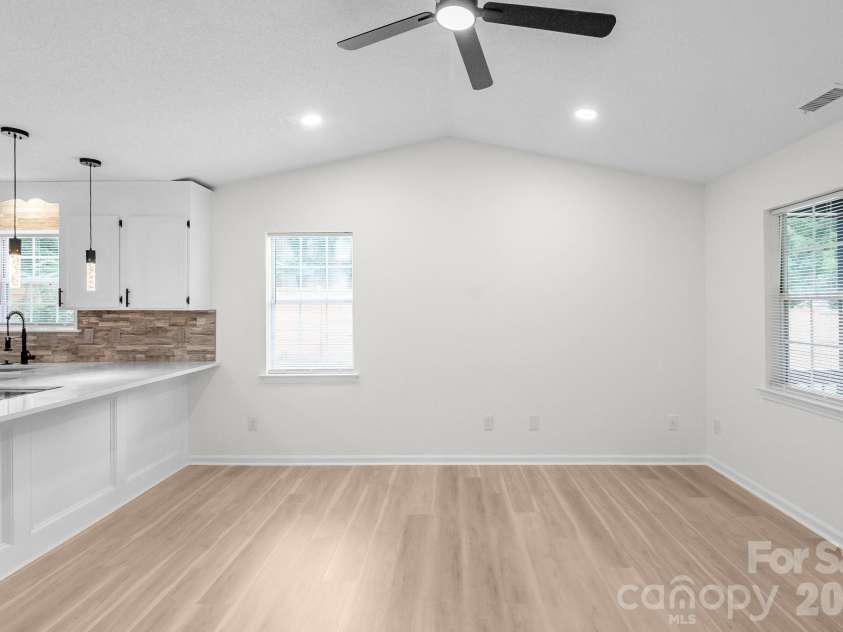 8425 Lochinvar Drive, Charlotte, NC 28227.  MLS# CAR4412621, YatesRealty ID 43152. 
