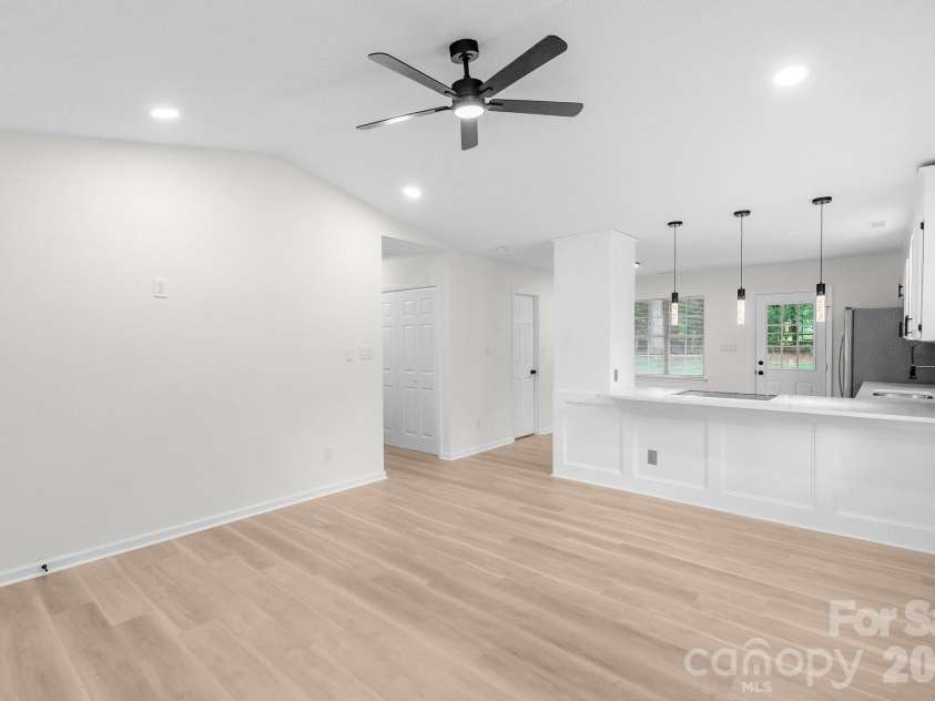8425 Lochinvar Drive, Charlotte, NC 28227.  MLS# CAR4412621, YatesRealty ID 43152. 