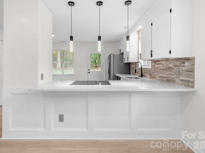 8425 Lochinvar Drive, Charlotte, NC 28227.  MLS# CAR4412621, YatesRealty ID 43152. 
