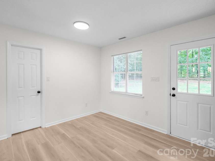 8425 Lochinvar Drive, Charlotte, NC 28227.  MLS# CAR4412621, YatesRealty ID 43152. 