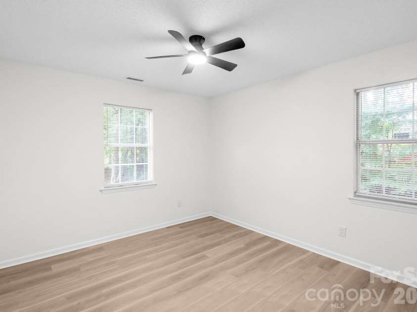 8425 Lochinvar Drive, Charlotte, NC 28227.  MLS# CAR4412621, YatesRealty ID 43152. 