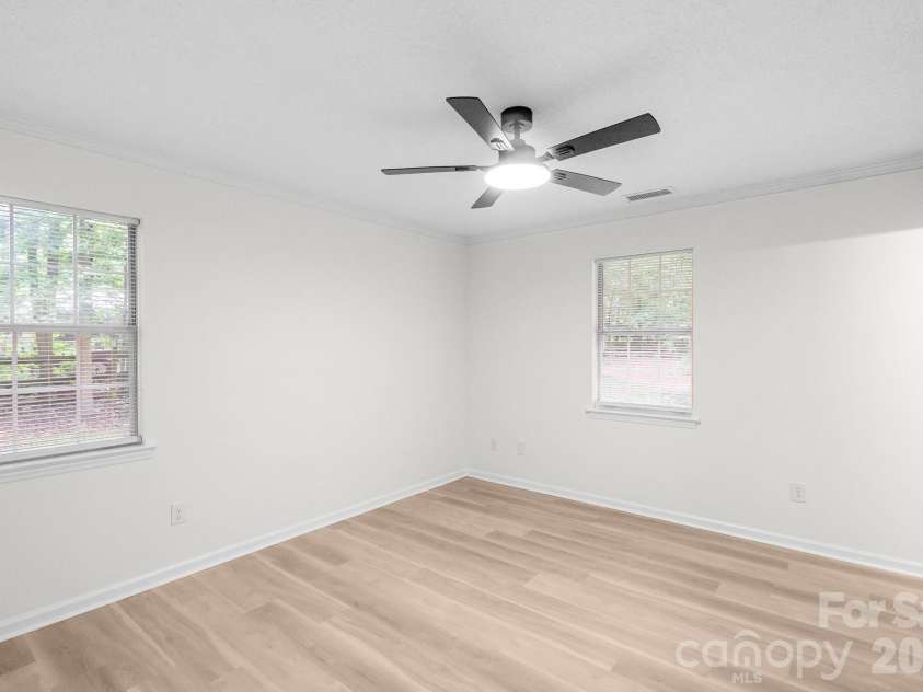 8425 Lochinvar Drive, Charlotte, NC 28227.  MLS# CAR4412621, YatesRealty ID 43152. 