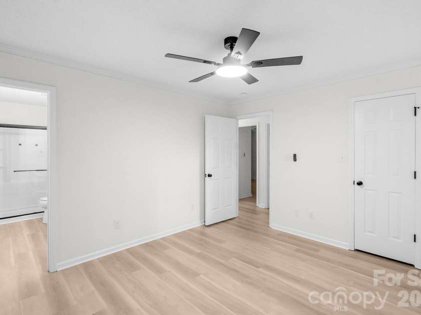 8425 Lochinvar Drive, Charlotte, NC 28227.  MLS# CAR4412621, YatesRealty ID 43152. 