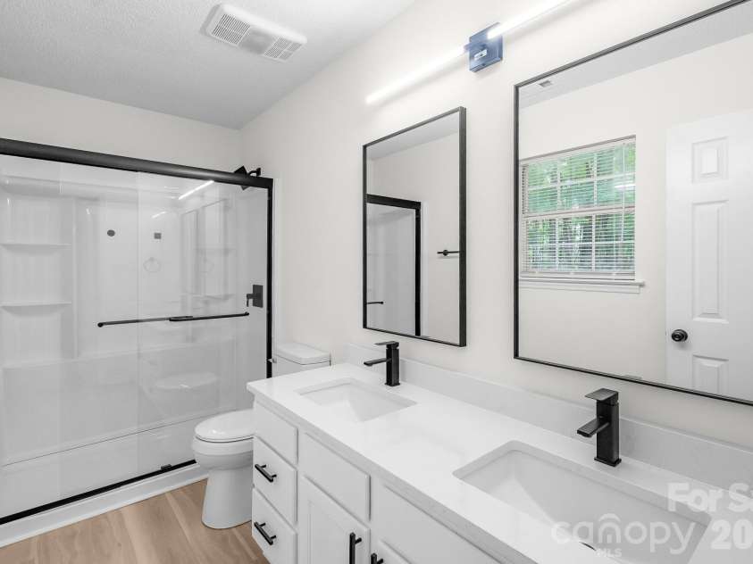 8425 Lochinvar Drive, Charlotte, NC 28227.  MLS# CAR4412621, YatesRealty ID 43152. 