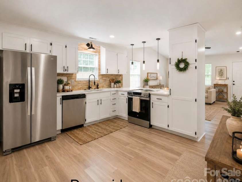 8425 Lochinvar Drive, Charlotte, NC 28227.  MLS# CAR4412621, YatesRealty ID 43152. 
