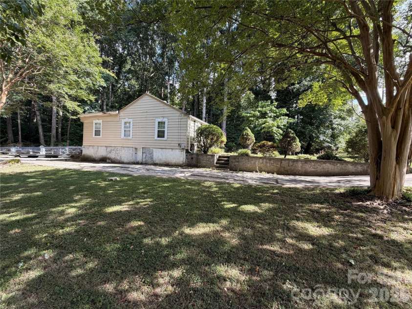 1818 Union Road, Gastonia, NC 28054.  MLS# CAR4402223, YatesRealty ID 43154. 