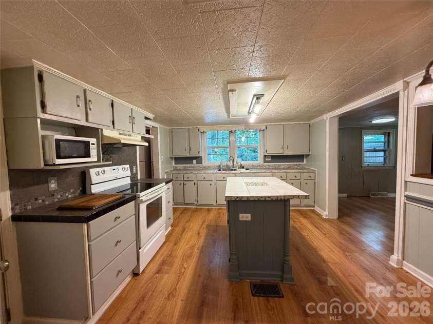 1818 Union Road, Gastonia, NC 28054.  MLS# CAR4402223, YatesRealty ID 43154. 