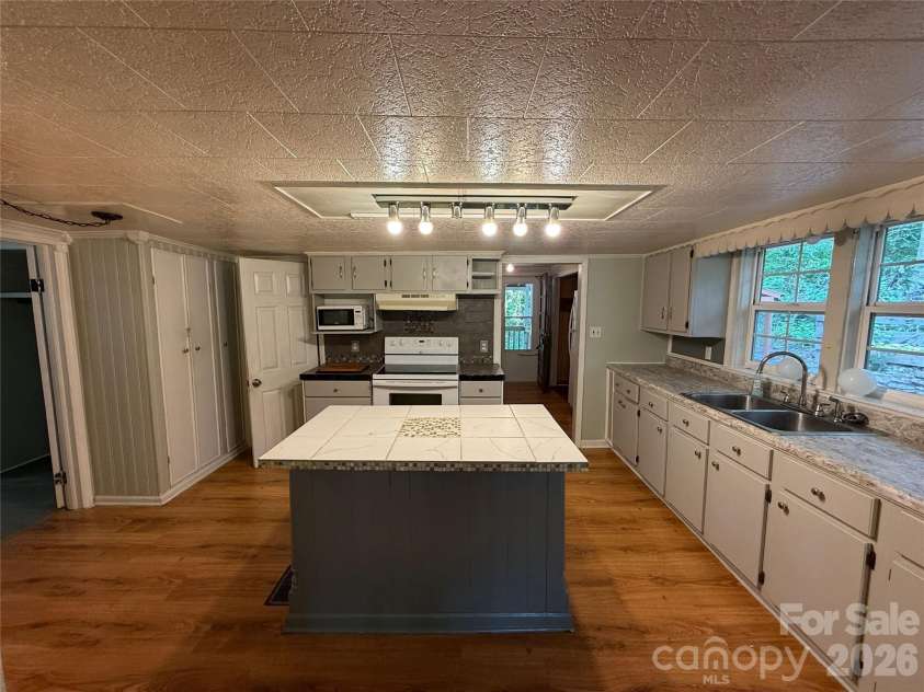 1818 Union Road, Gastonia, NC 28054.  MLS# CAR4402223, YatesRealty ID 43154. 