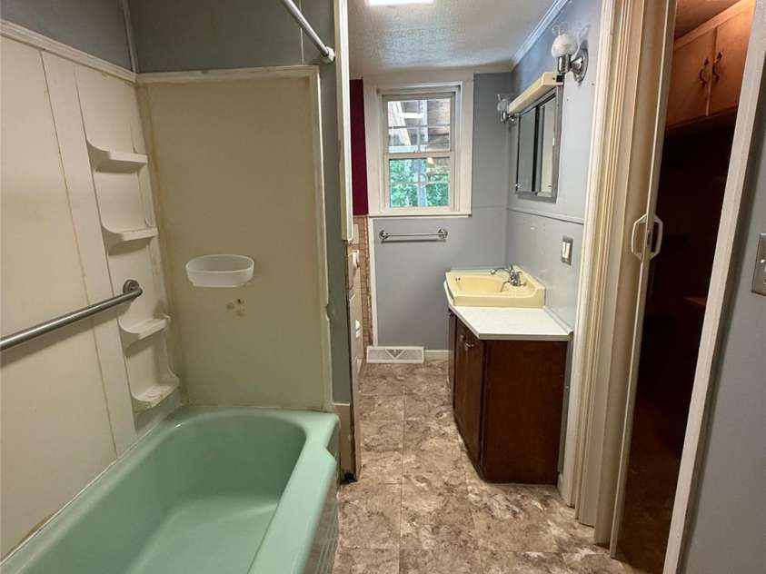 1818 Union Road, Gastonia, NC 28054.  MLS# CAR4402223, YatesRealty ID 43154. 