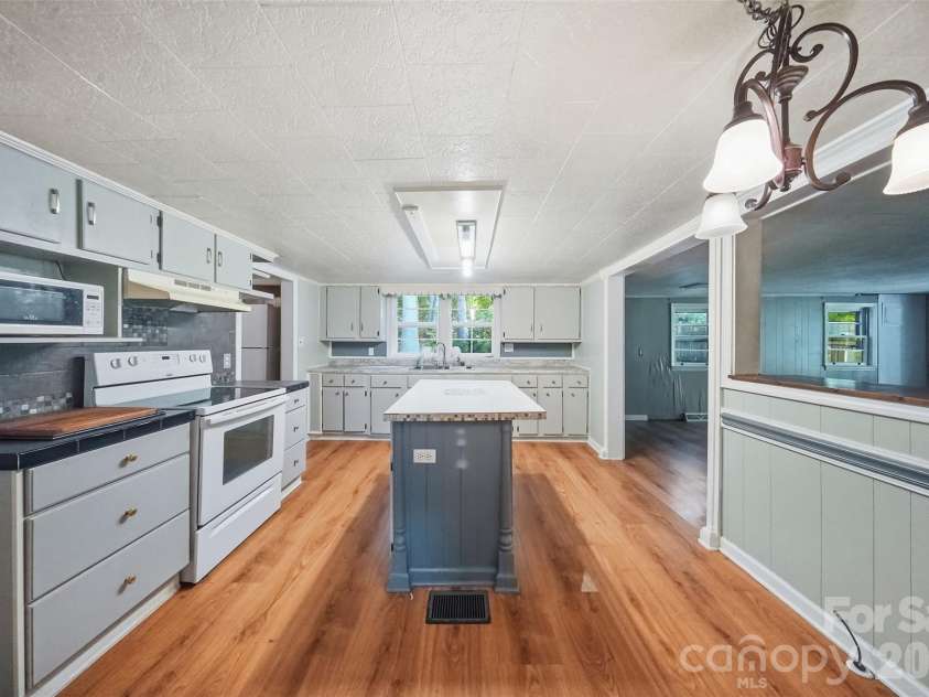 1818 Union Road, Gastonia, NC 28054.  MLS# CAR4426767, YatesRealty ID 43154. 