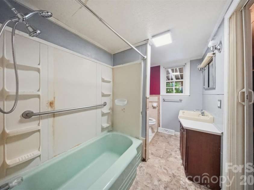 1818 Union Road, Gastonia, NC 28054.  MLS# CAR4426767, YatesRealty ID 43154. 