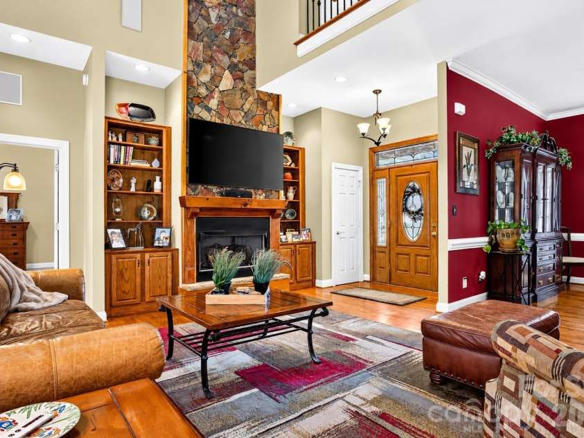 2027 Meadow Run Drive, Matthews, NC 28104.  MLS# CAR4410110, YatesRealty ID 43155. 