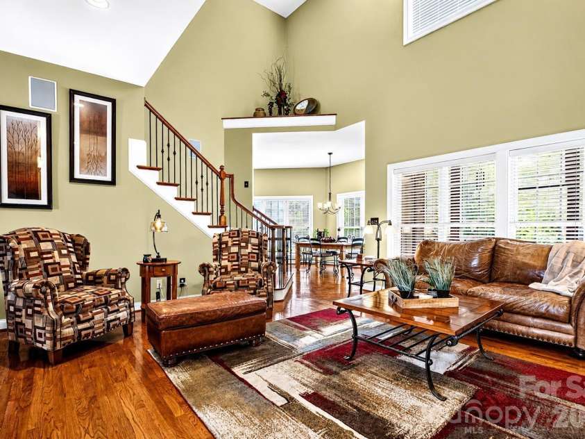 2027 Meadow Run Drive, Matthews, NC 28104.  MLS# CAR4410110, YatesRealty ID 43155. 
