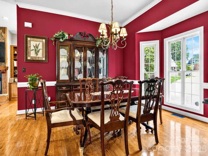 2027 Meadow Run Drive, Matthews, NC 28104.  MLS# CAR4410110, YatesRealty ID 43155. 