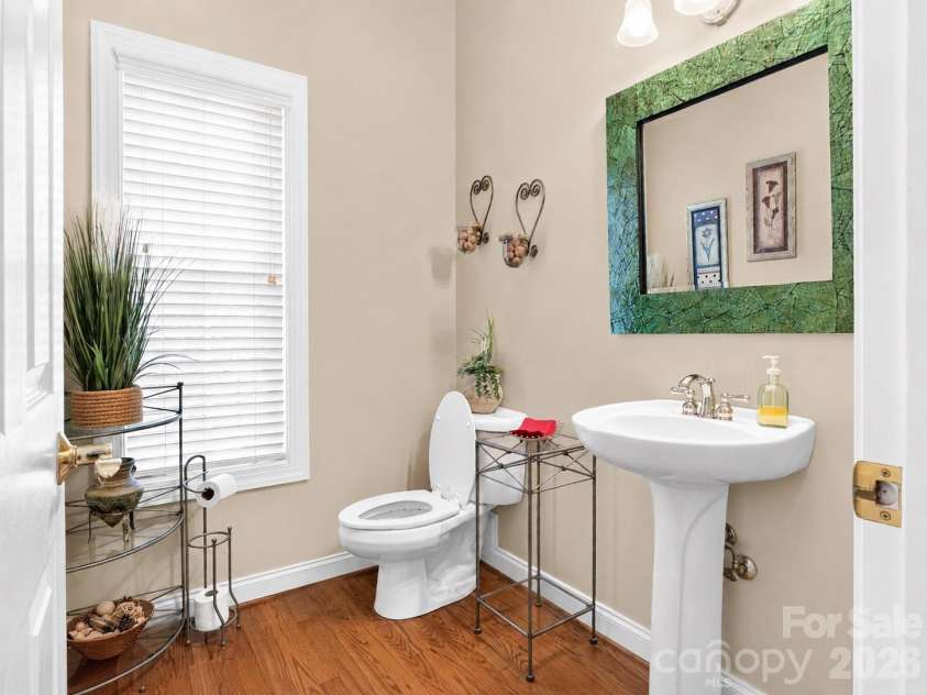 2027 Meadow Run Drive, Matthews, NC 28104.  MLS# CAR4410110, YatesRealty ID 43155. 