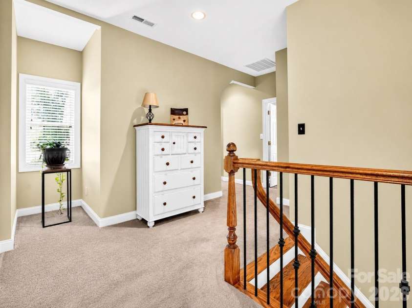 2027 Meadow Run Drive, Matthews, NC 28104.  MLS# CAR4410110, YatesRealty ID 43155. 