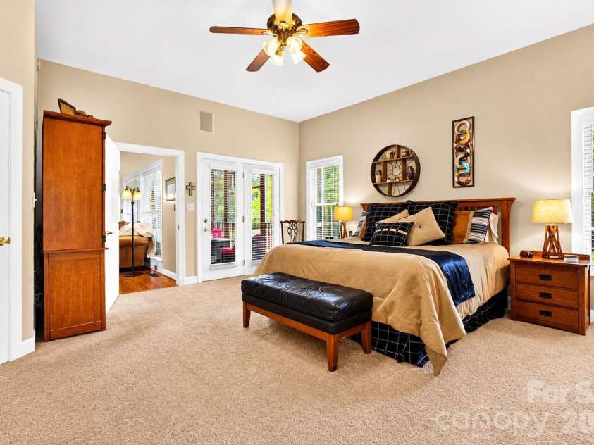 2027 Meadow Run Drive, Matthews, NC 28104.  MLS# CAR4410110, YatesRealty ID 43155. 