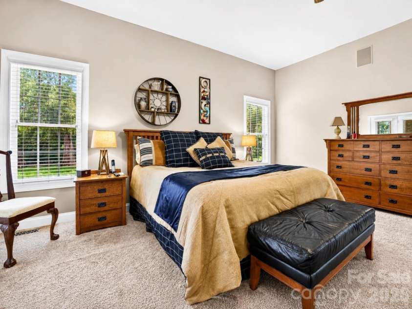 2027 Meadow Run Drive, Matthews, NC 28104.  MLS# CAR4410110, YatesRealty ID 43155. 