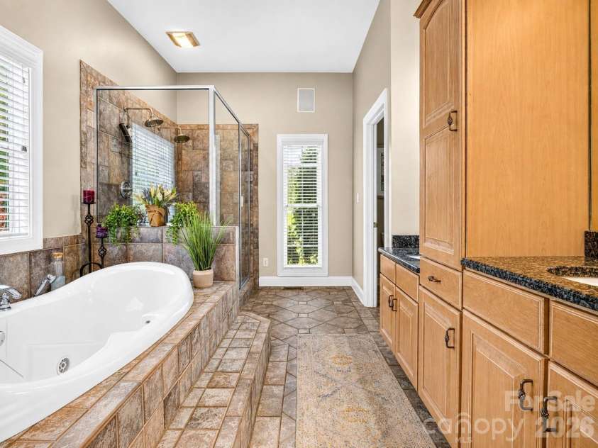 2027 Meadow Run Drive, Matthews, NC 28104.  MLS# CAR4410110, YatesRealty ID 43155. 