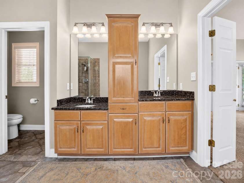 2027 Meadow Run Drive, Matthews, NC 28104.  MLS# CAR4410110, YatesRealty ID 43155. 