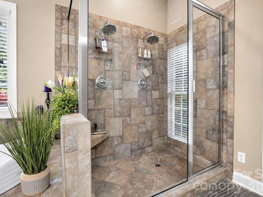 2027 Meadow Run Drive, Matthews, NC 28104.  MLS# CAR4410110, YatesRealty ID 43155. 