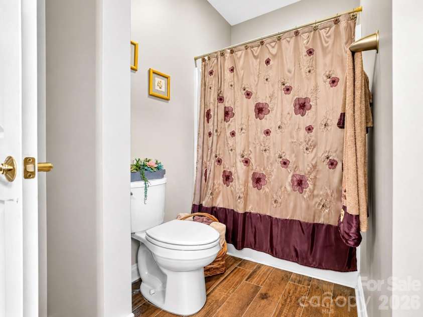 2027 Meadow Run Drive, Matthews, NC 28104.  MLS# CAR4410110, YatesRealty ID 43155. 