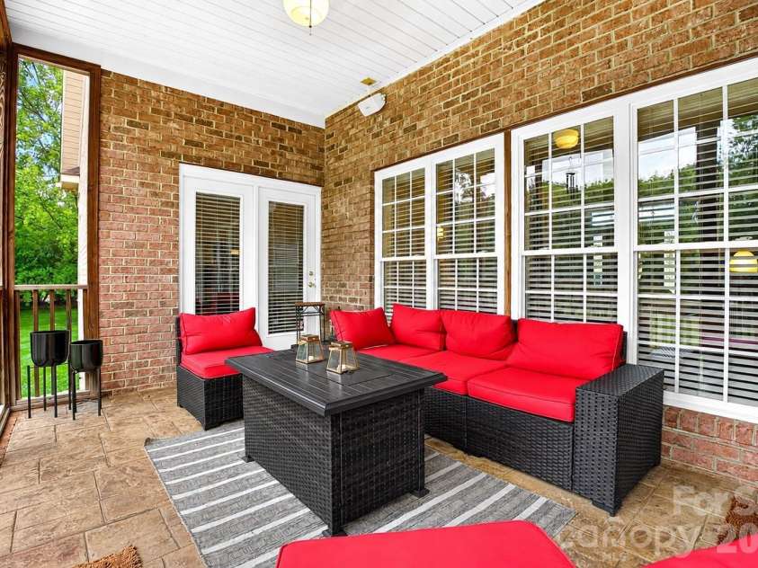 2027 Meadow Run Drive, Matthews, NC 28104.  MLS# CAR4410110, YatesRealty ID 43155. 