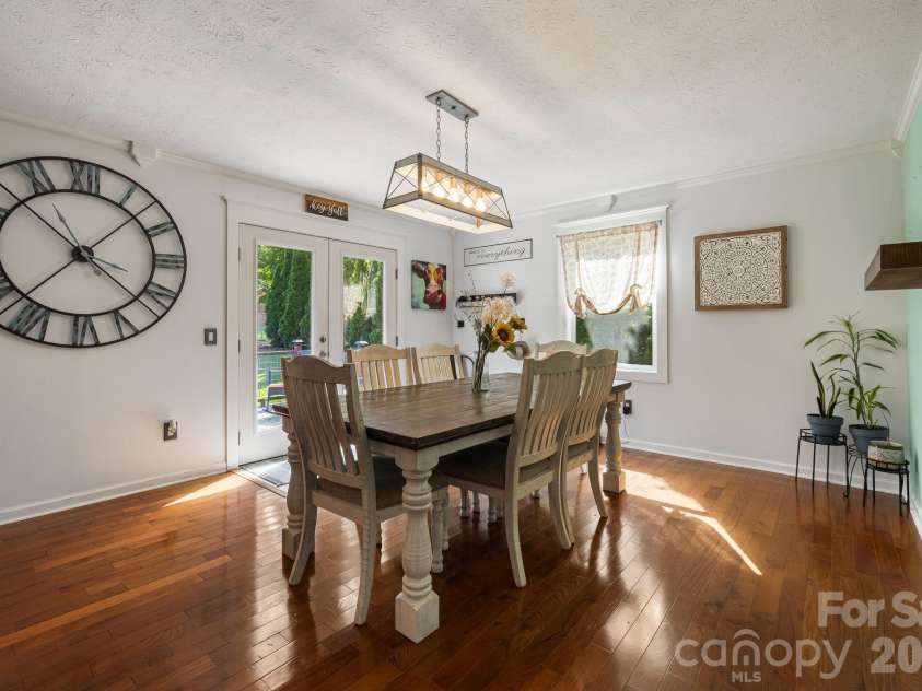 318 Sharon Avenue, Lenoir, NC 28645.  MLS# CAR4405501, YatesRealty ID 43157. 