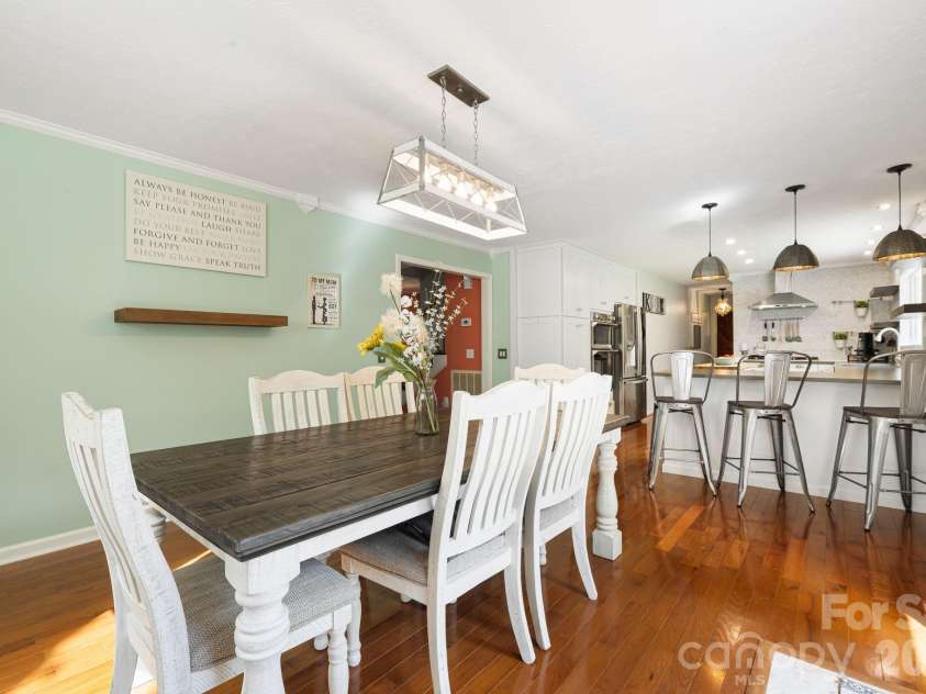 318 Sharon Avenue, Lenoir, NC 28645.  MLS# CAR4405501, YatesRealty ID 43157. 
