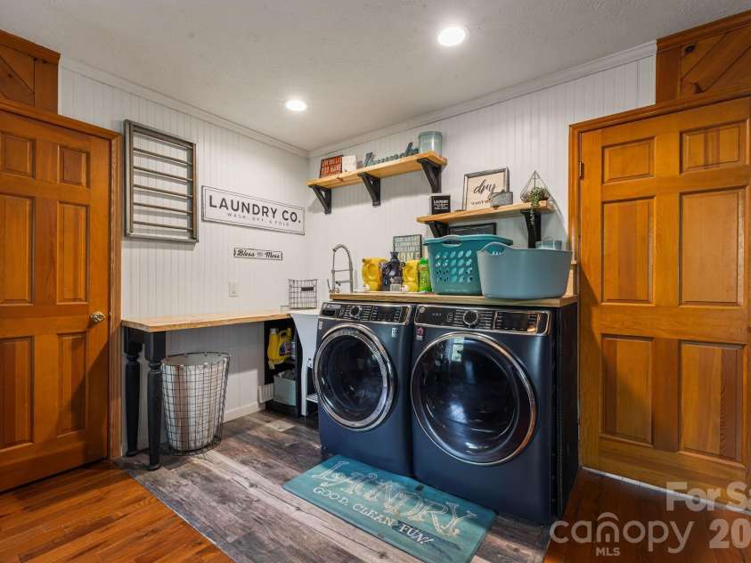 318 Sharon Avenue, Lenoir, NC 28645.  MLS# CAR4405501, YatesRealty ID 43157. 