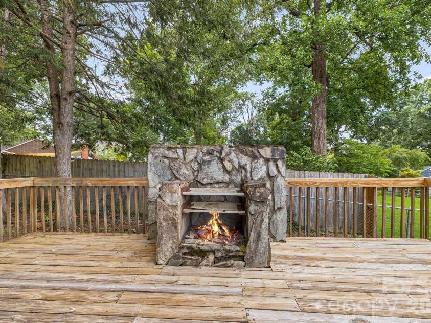 318 Sharon Avenue, Lenoir, NC 28645.  MLS# CAR4405501, YatesRealty ID 43157. 
