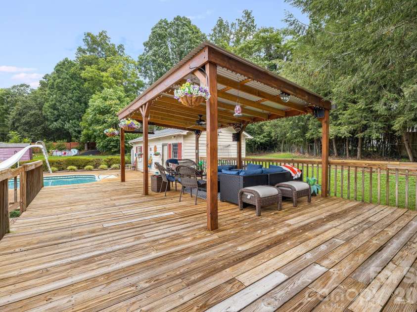 318 Sharon Avenue, Lenoir, NC 28645.  MLS# CAR4405501, YatesRealty ID 43157. 