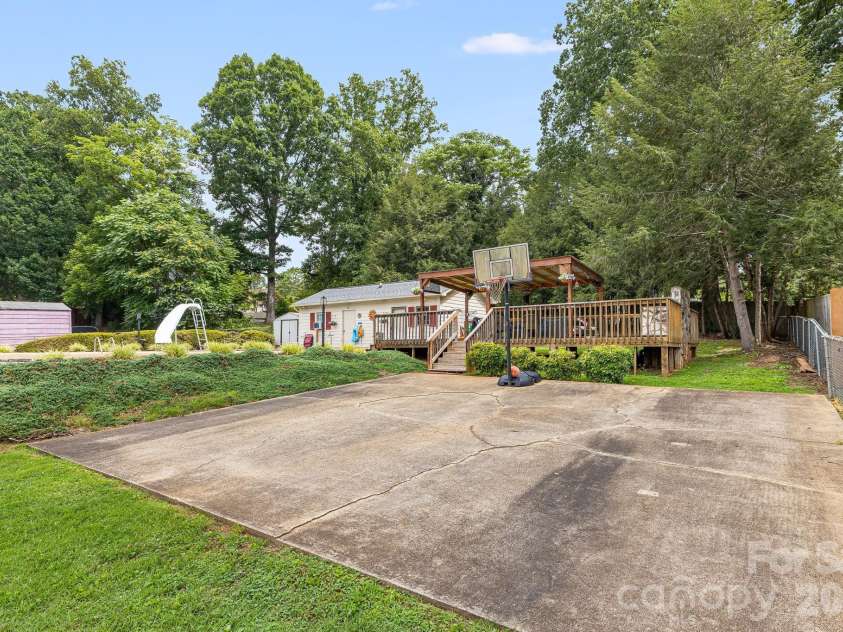 318 Sharon Avenue, Lenoir, NC 28645.  MLS# CAR4405501, YatesRealty ID 43157. 