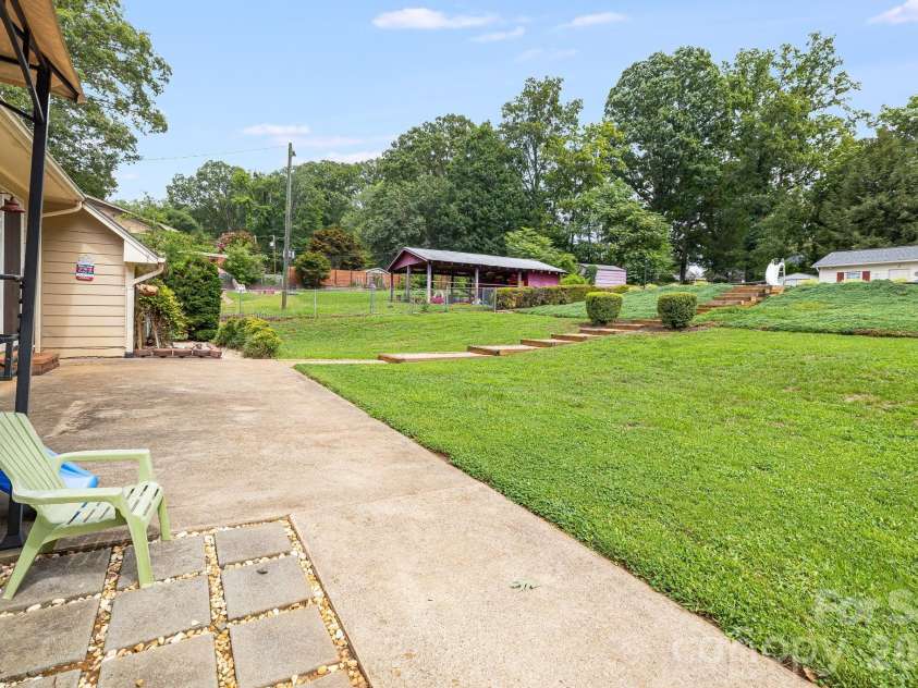 318 Sharon Avenue, Lenoir, NC 28645.  MLS# CAR4405501, YatesRealty ID 43157. 